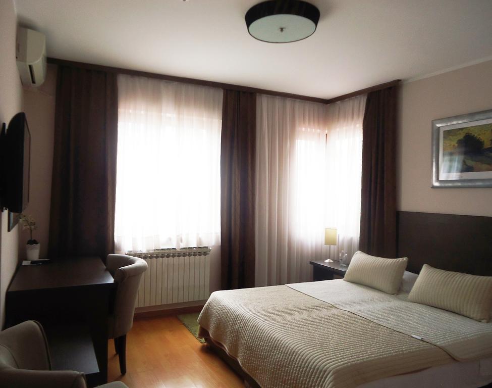 Hotel Divan Sarajevo Buitenkant foto